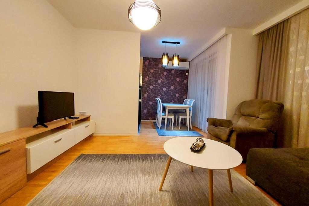 Apartment 13C Pristina Exterior foto